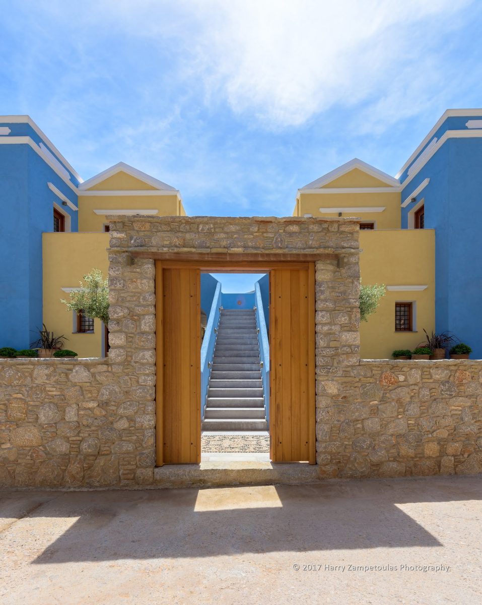 Entrance-1-957x1200 AˑSymi Residences - Symi -  Φωτογράφιση Ξενοδοχείου Χάρης Ζαμπετούλας 