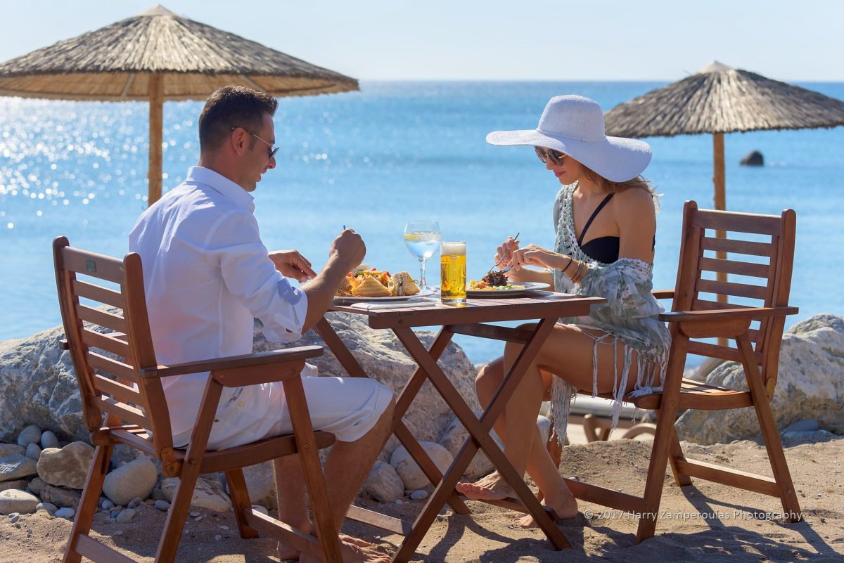 Beach-Table-Food-Couple-5-1200x801 Atrium Prestige 2017 - Φωτογράφιση Ξενοδοχείου Χάρης Ζαμπετούλας 